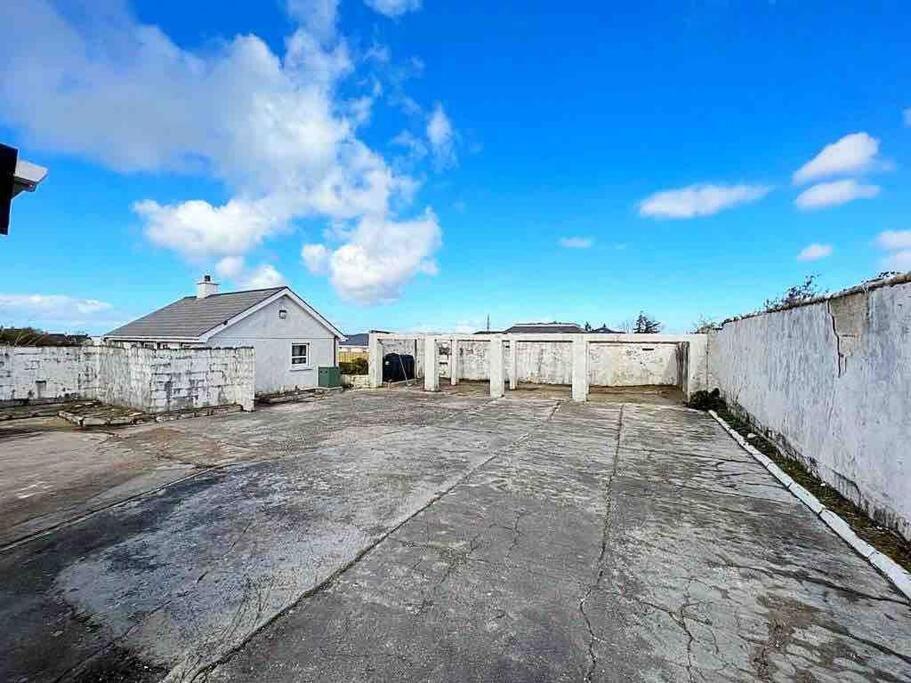 Mcbride'S Bungalow, Chapel Road Dungloe 도니골 외부 사진