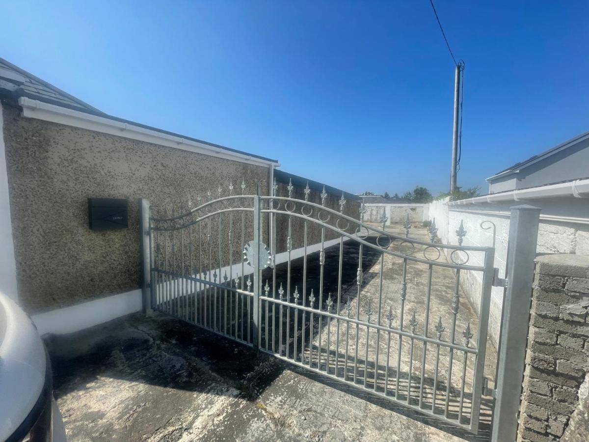 Mcbride'S Bungalow, Chapel Road Dungloe 도니골 외부 사진