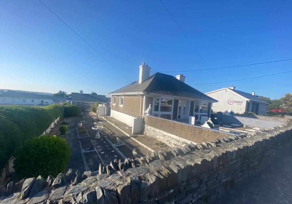 Mcbride'S Bungalow, Chapel Road Dungloe 도니골 외부 사진