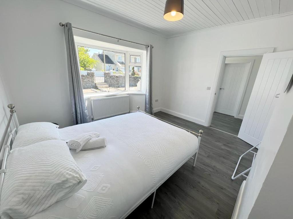 Mcbride'S Bungalow, Chapel Road Dungloe 도니골 외부 사진